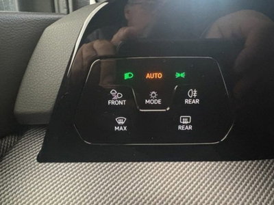 Volkswagen Golf Variant 1.5 eTSI 150 CV EVO ACT DSG R-Line (11)