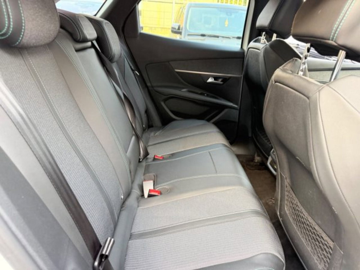 Peugeot 3008 Hybrid 225 e-EAT8 Allure Pack (11)