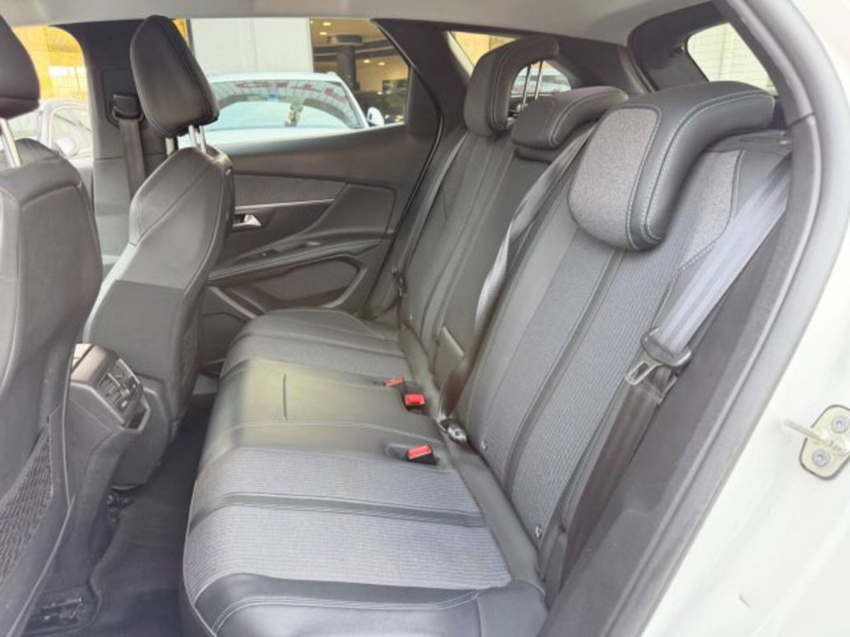 Peugeot 3008 Hybrid 225 e-EAT8 Allure Pack (7)