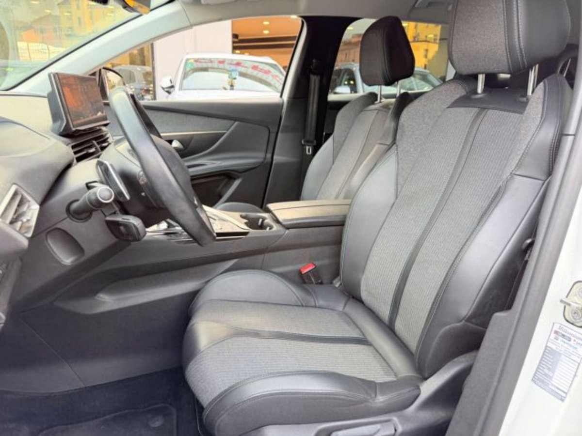Peugeot 3008 Hybrid 225 e-EAT8 Allure Pack (8)