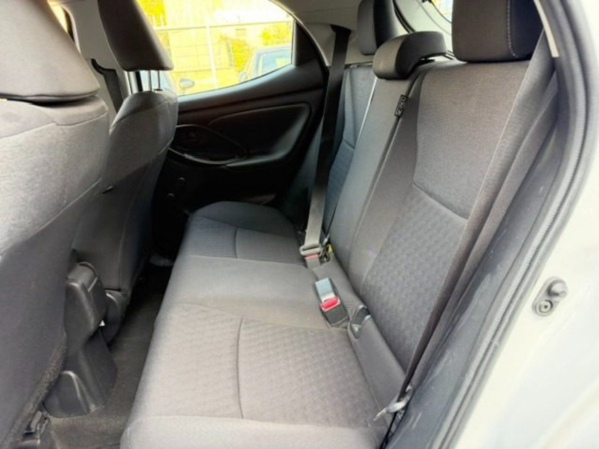 Toyota Yaris 1.5 Hybrid 5 porte Energy (7)