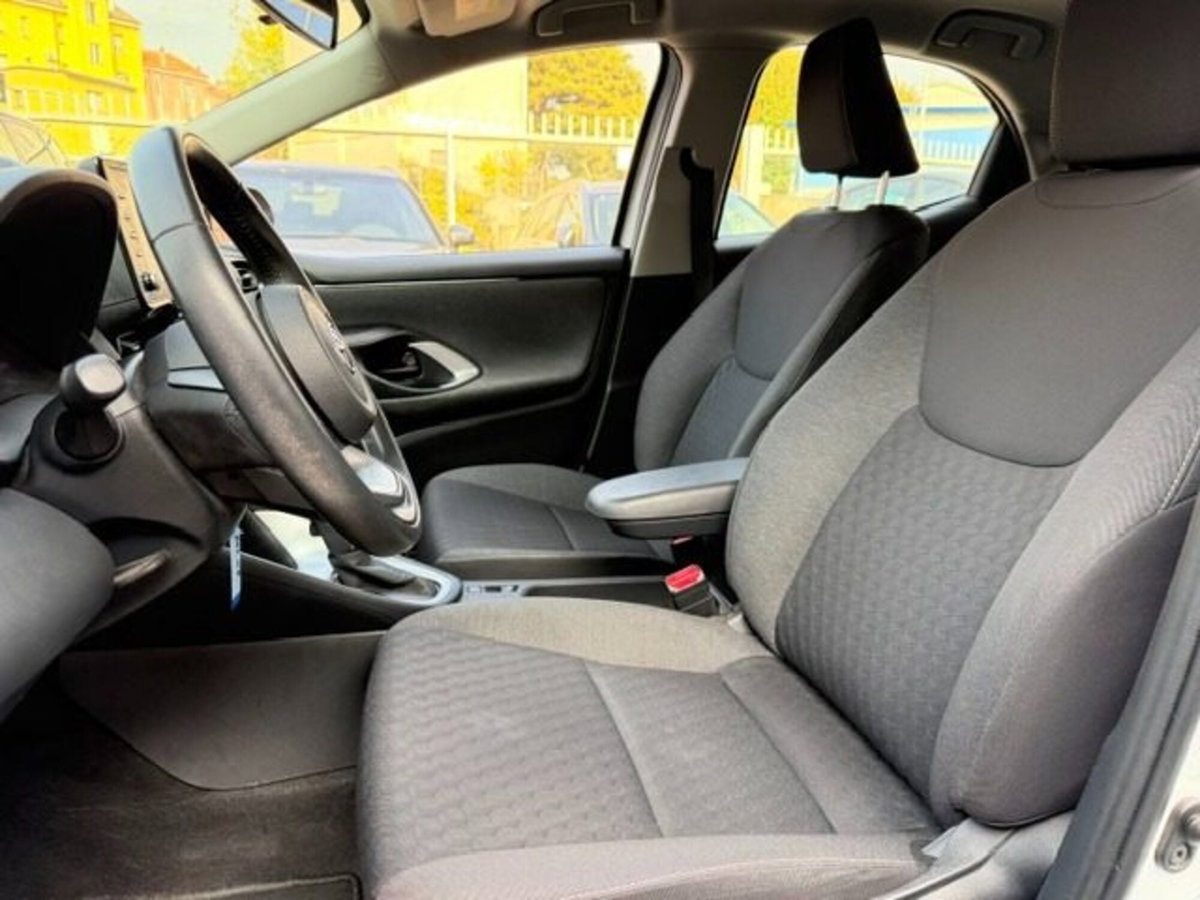 Toyota Yaris 1.5 Hybrid 5 porte Energy (9)