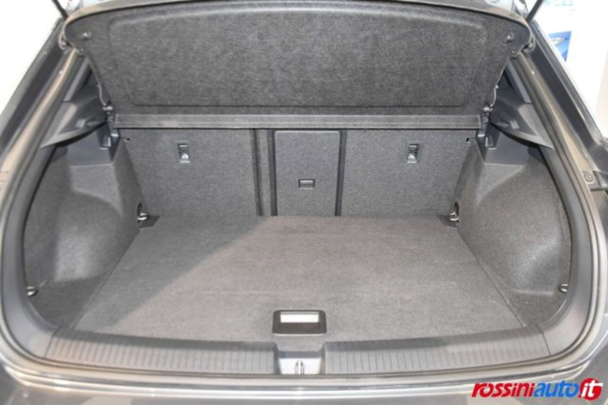 Volkswagen T-Roc 1.0 TSI R-Line (16)