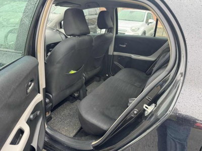 Toyota Yaris 1.0 5 porte Sol (10)
