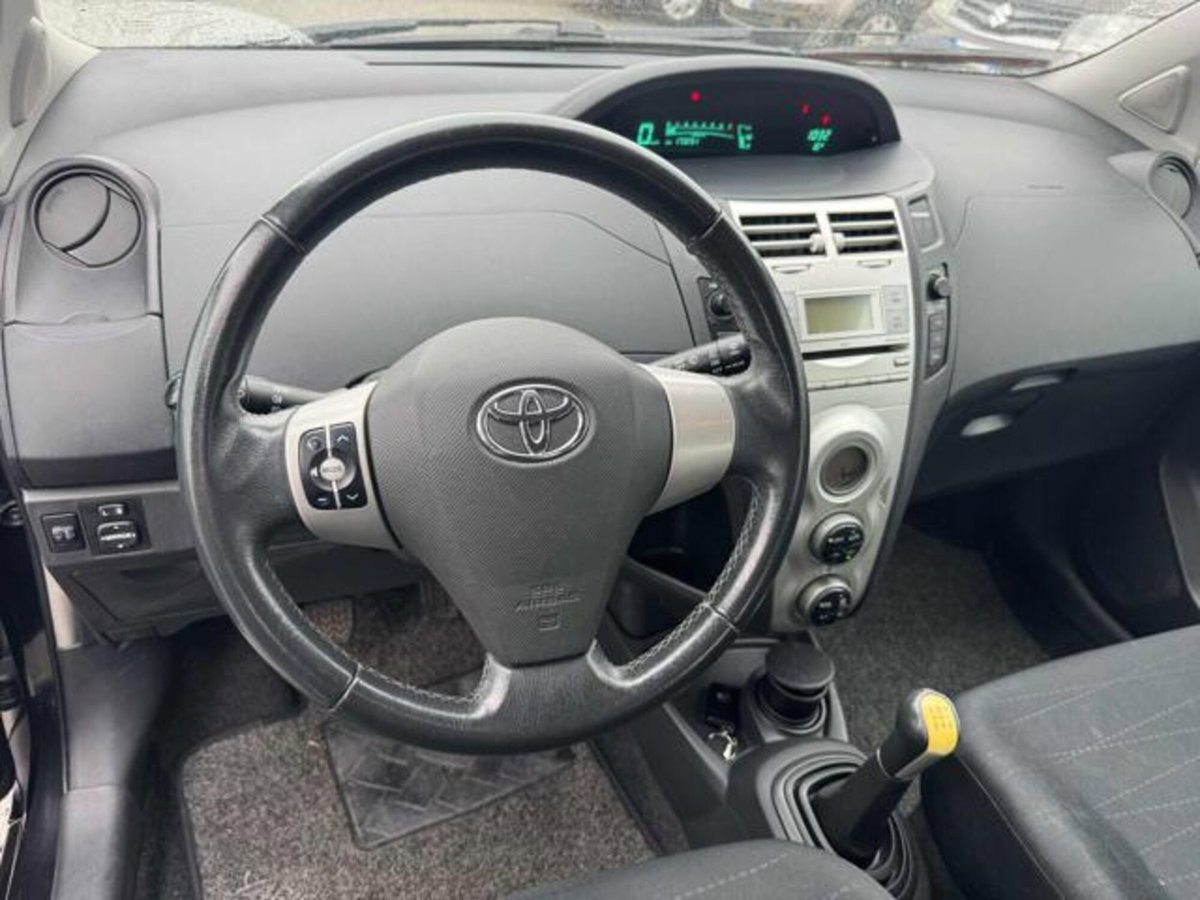 Toyota Yaris 1.0 5 porte Sol (12)