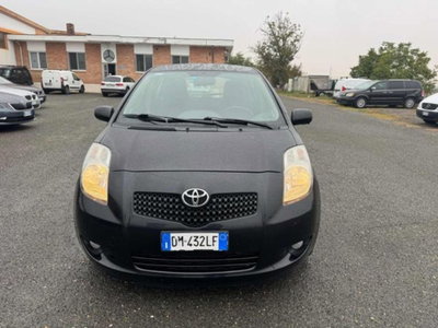 Toyota Yaris 1.0 5 porte Sol (2)