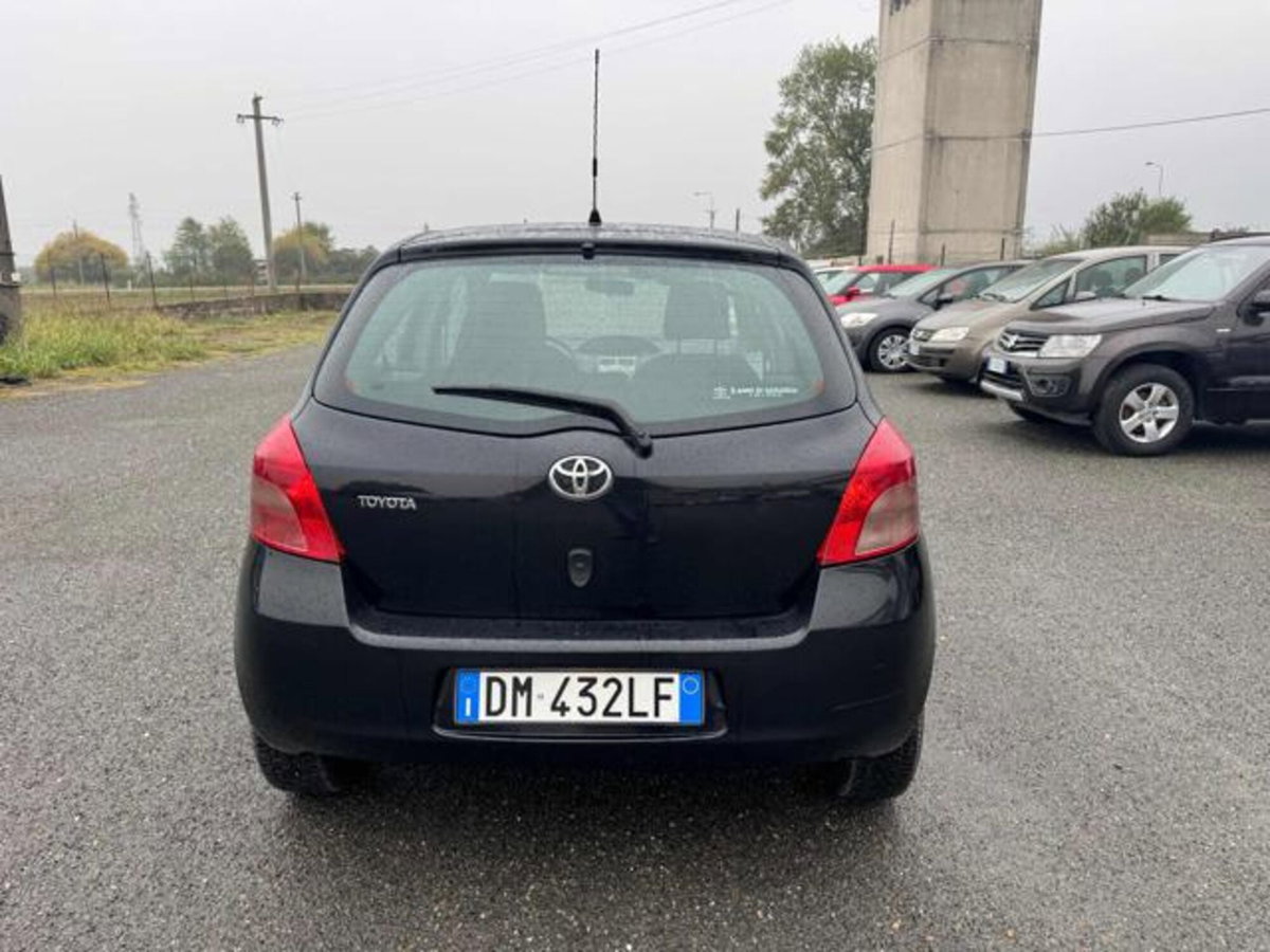 Toyota Yaris 1.0 5 porte Sol (4)