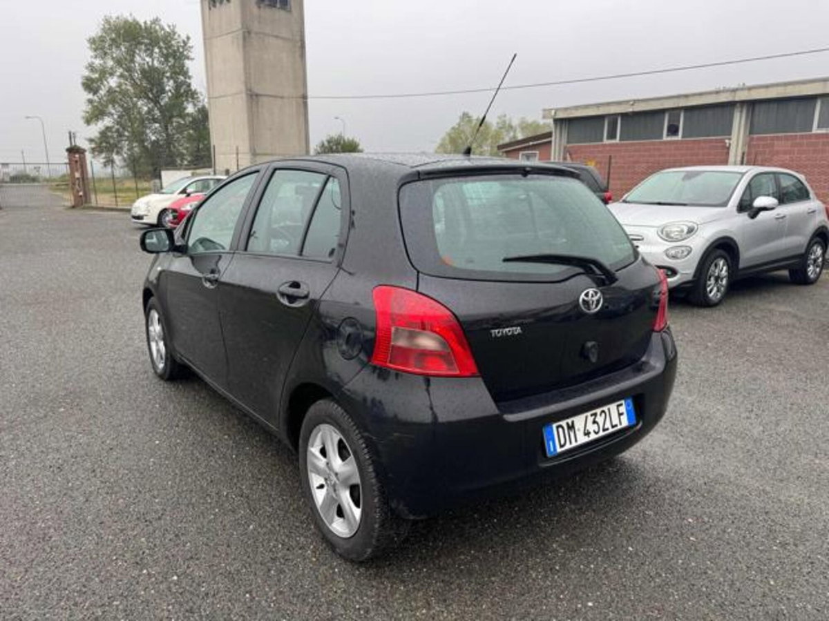 Toyota Yaris 1.0 5 porte Sol (5)