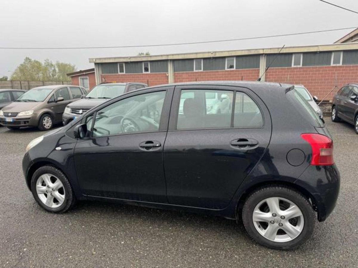 Toyota Yaris 1.0 5 porte Sol (6)
