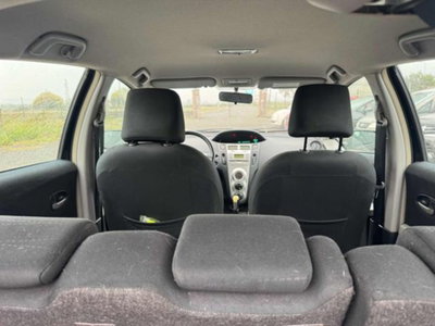 Toyota Yaris 1.0 5 porte Sol (8)