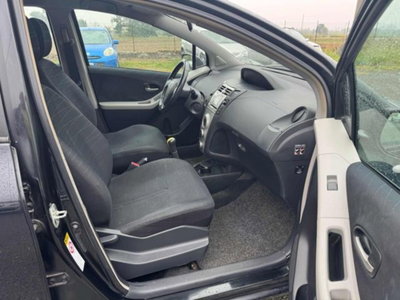 Toyota Yaris 1.0 5 porte Sol (9)