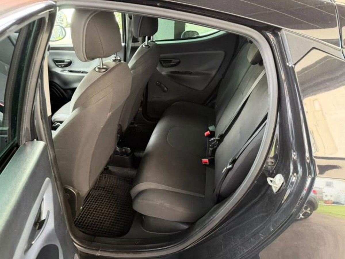 Lancia Ypsilon 1.2 69 CV 5 porte GPL Ecochic Silver (14)