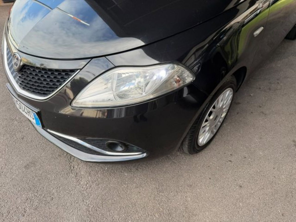 Lancia Ypsilon 1.2 69 CV 5 porte GPL Ecochic Silver (3)