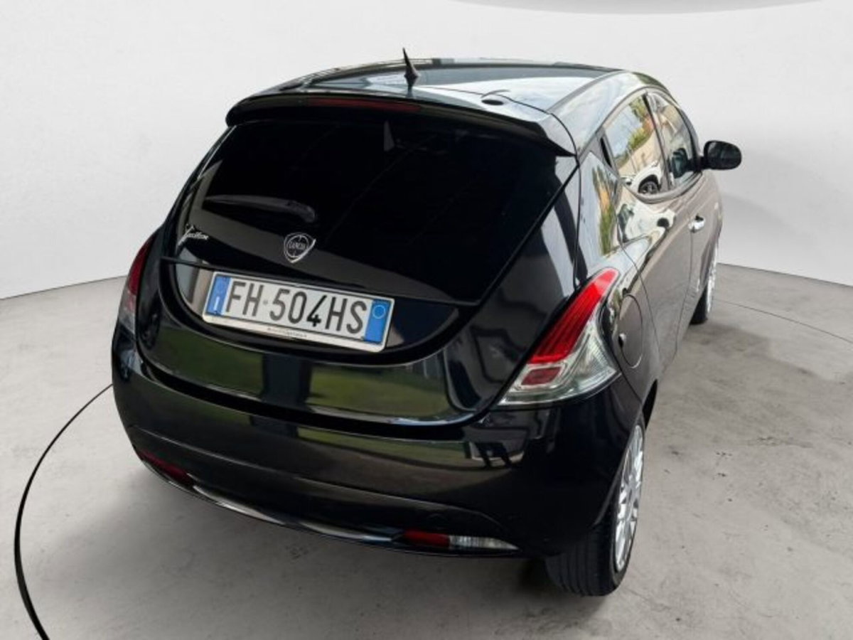 Lancia Ypsilon 1.2 69 CV 5 porte GPL Ecochic Silver (5)