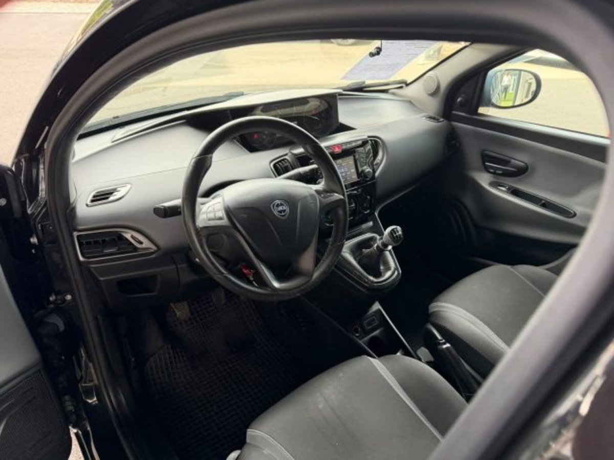 Lancia Ypsilon 1.2 69 CV 5 porte GPL Ecochic Silver (9)