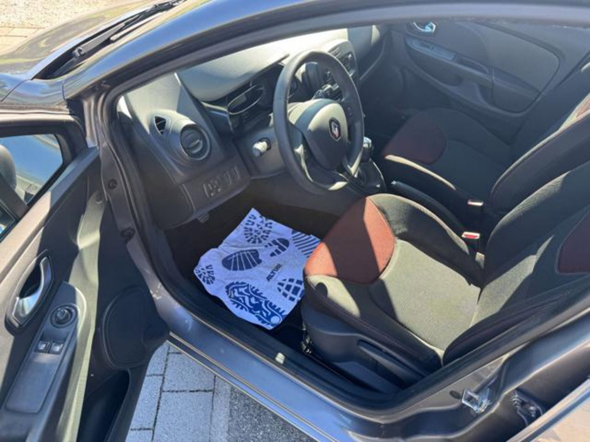 Renault Clio 1.2 75 CV 5 porte Duel (11)