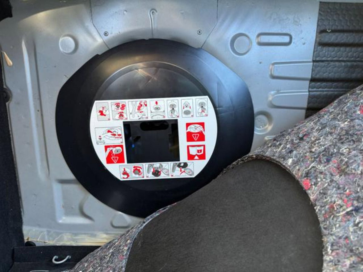 Renault Clio 1.2 75 CV 5 porte Duel (16)