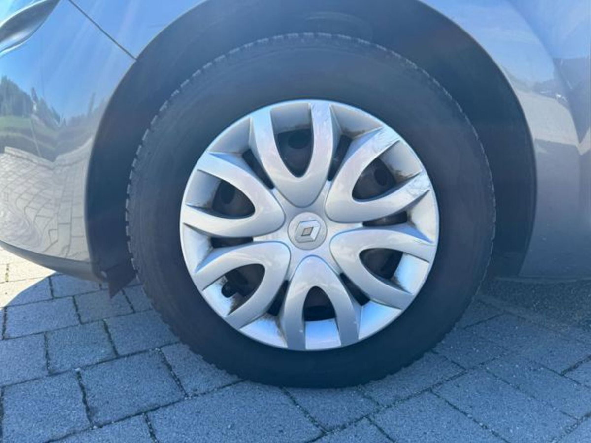 Renault Clio 1.2 75 CV 5 porte Duel (17)