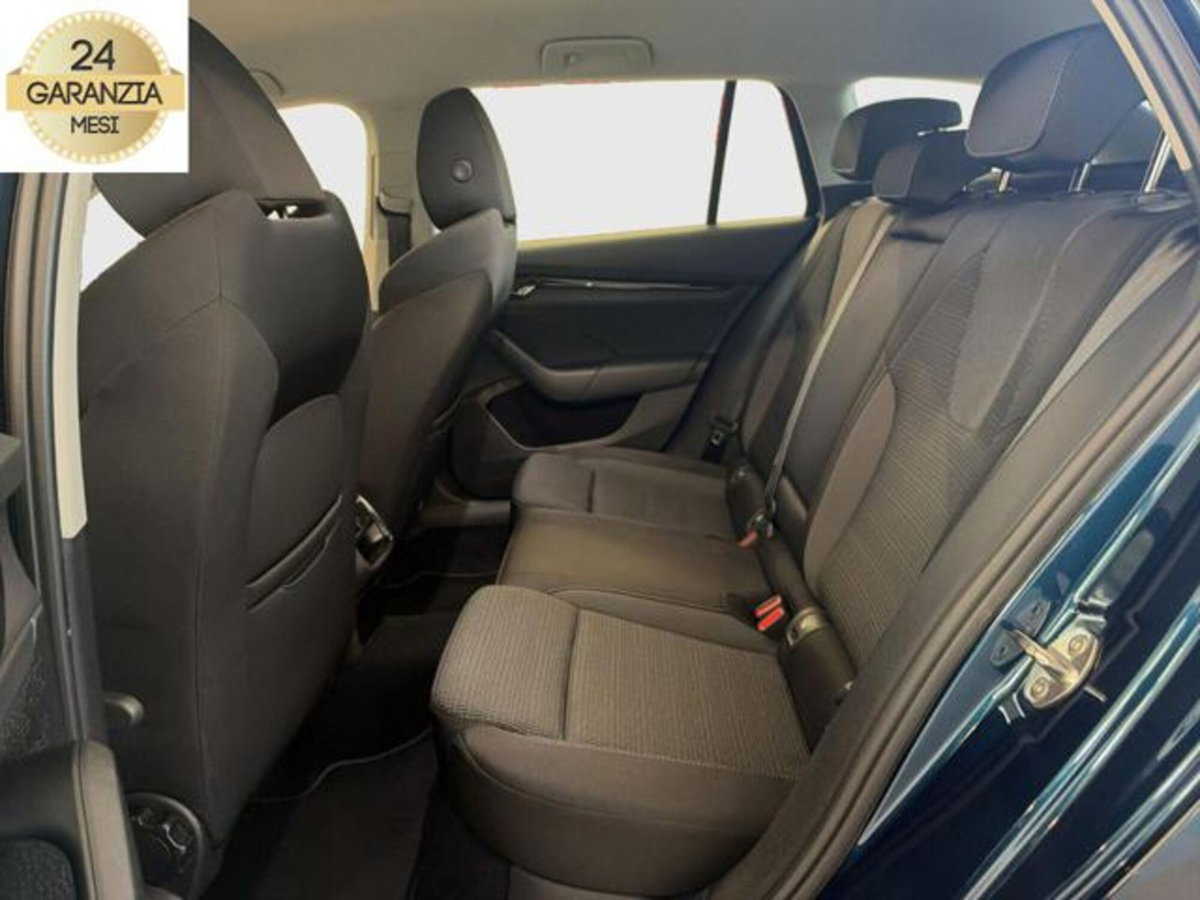 Skoda Octavia Station Wagon 2.0 TDI EVO SCR DSG Wagon Executive (11)