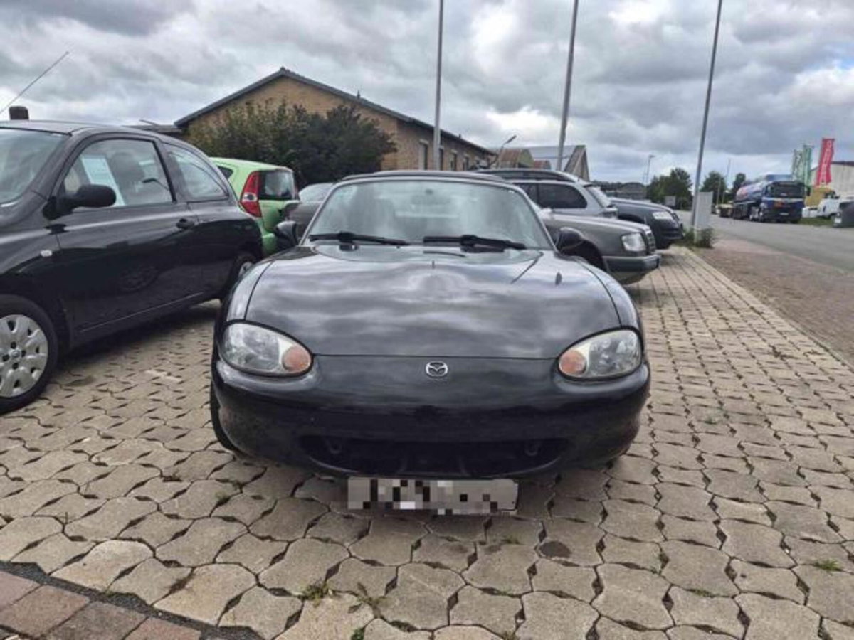 Mazda MX-5 1.6i 16V cat (2)