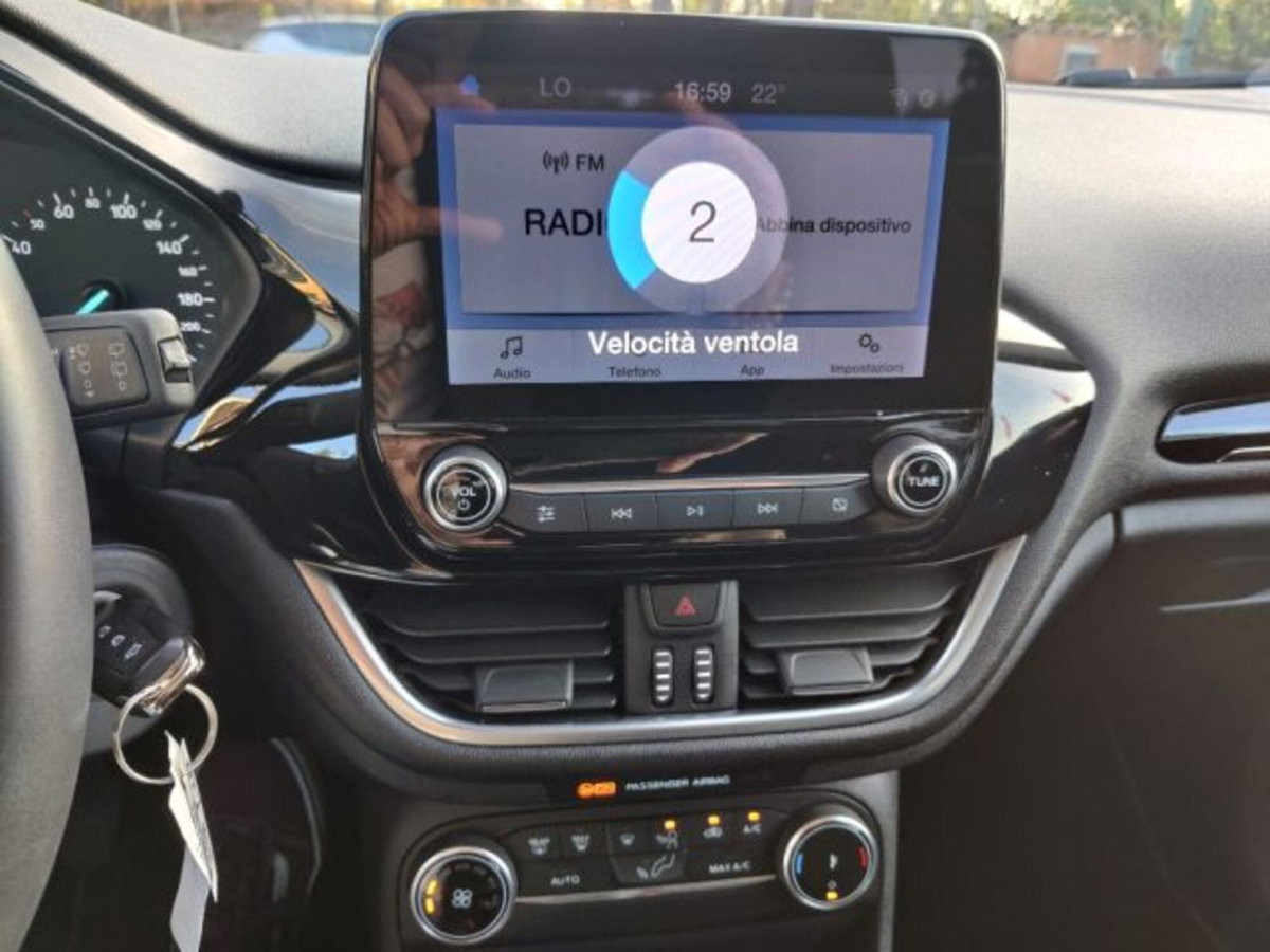 Ford Fiesta 1.1 75 CV 5 porte Titanium (14)
