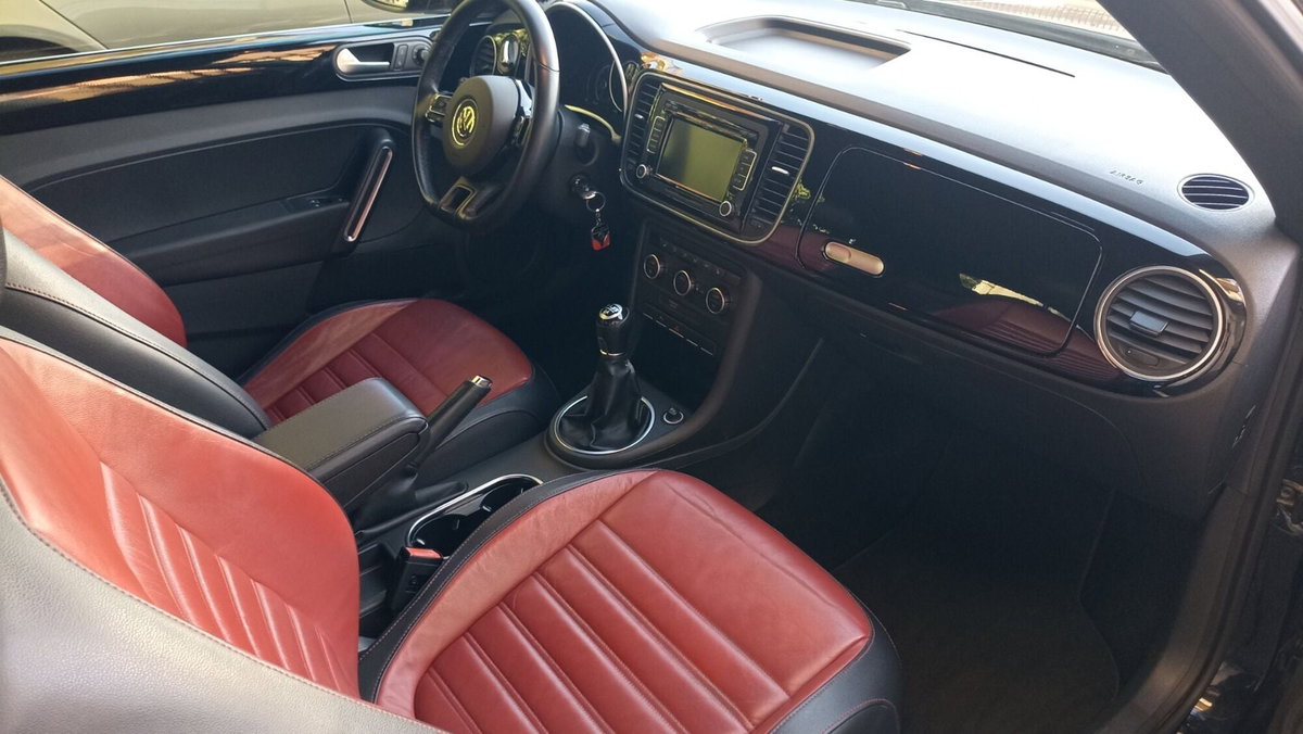 Volkswagen Maggiolino Cabrio 1.6 TDI Design (12)