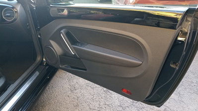 Volkswagen Maggiolino Cabrio 1.6 TDI Design (16)
