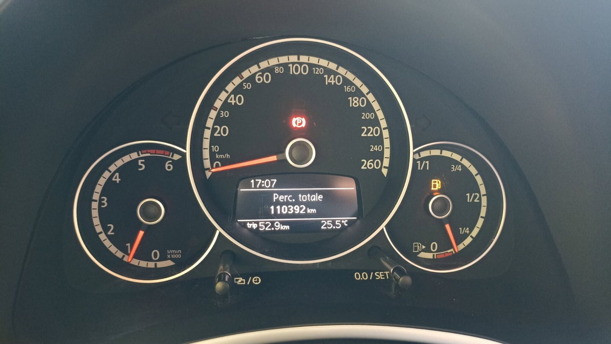 Volkswagen Maggiolino Cabrio 1.6 TDI Design (20)