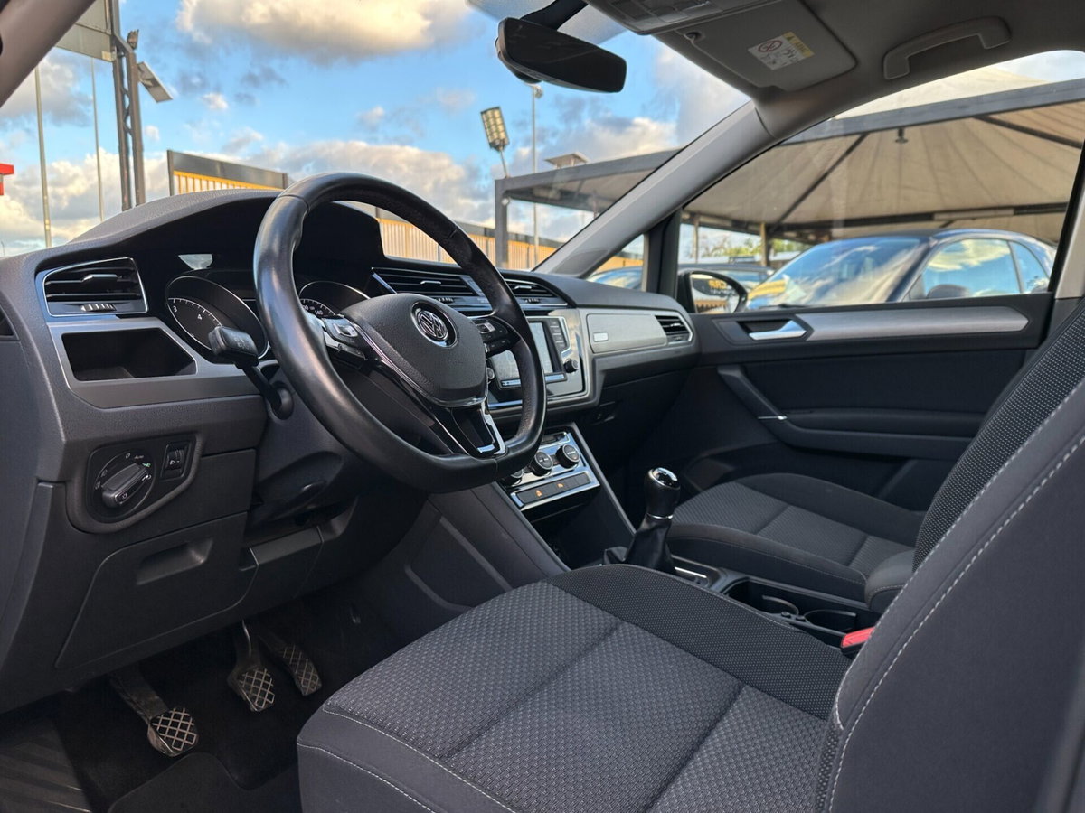 Volkswagen Touran 1.6 TDI Trendline BlueMotion Technology (11)