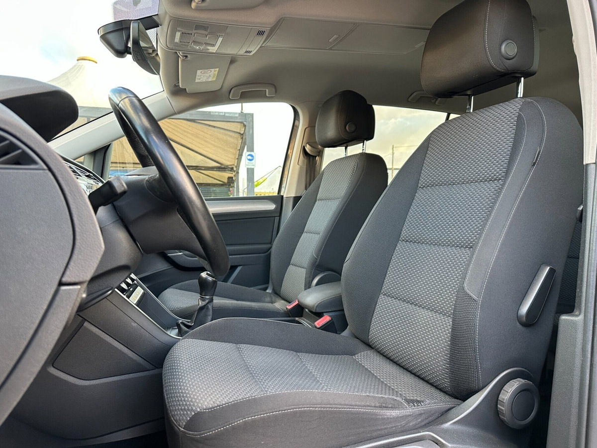 Volkswagen Touran 1.6 TDI Trendline BlueMotion Technology (12)