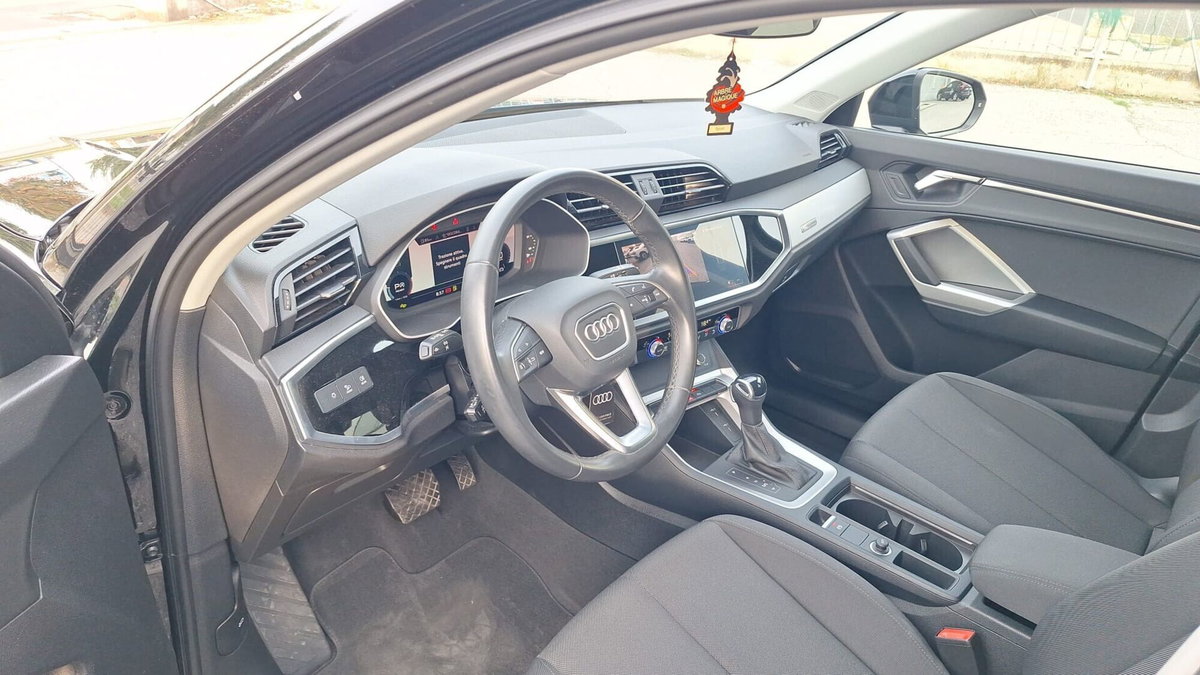Audi Q3 35 TDI quattro S tronic Business (16)