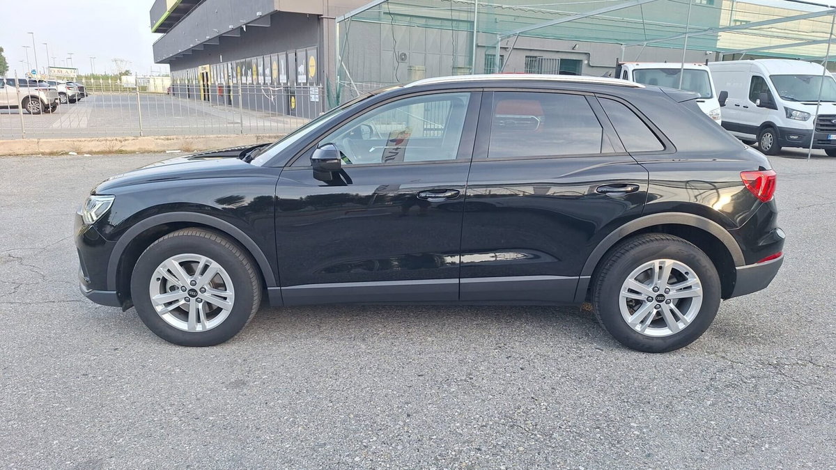 Audi Q3 35 TDI quattro S tronic Business (4)