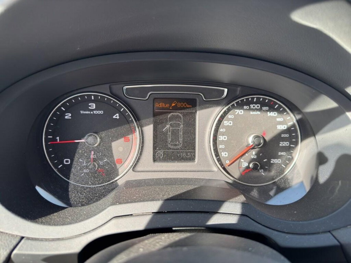 Audi Q3 2.0 TDI 120 CV S tronic Business (11)