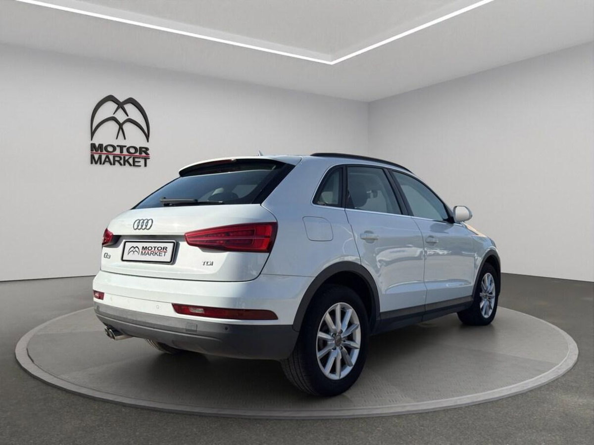 Audi Q3 2.0 TDI 120 CV S tronic Business (7)