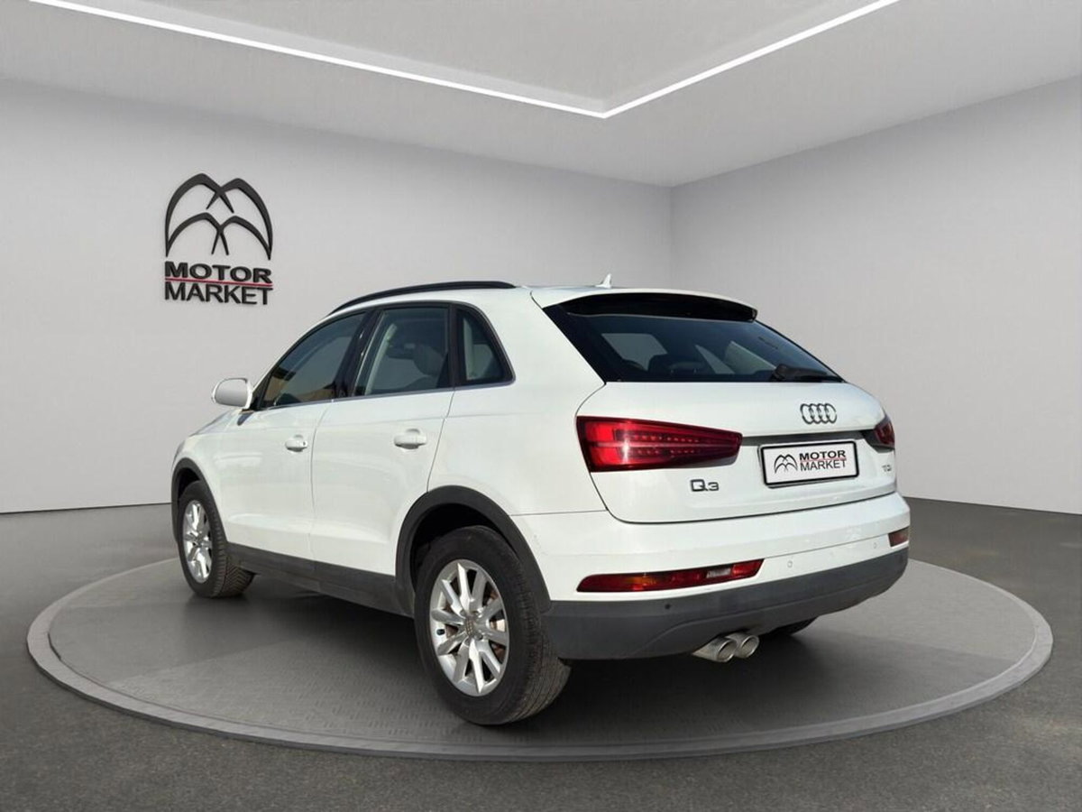 Audi Q3 2.0 TDI 120 CV S tronic Business (8)