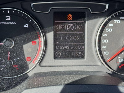 Audi Q3 2.0 TDI 120 CV S tronic Business (9)