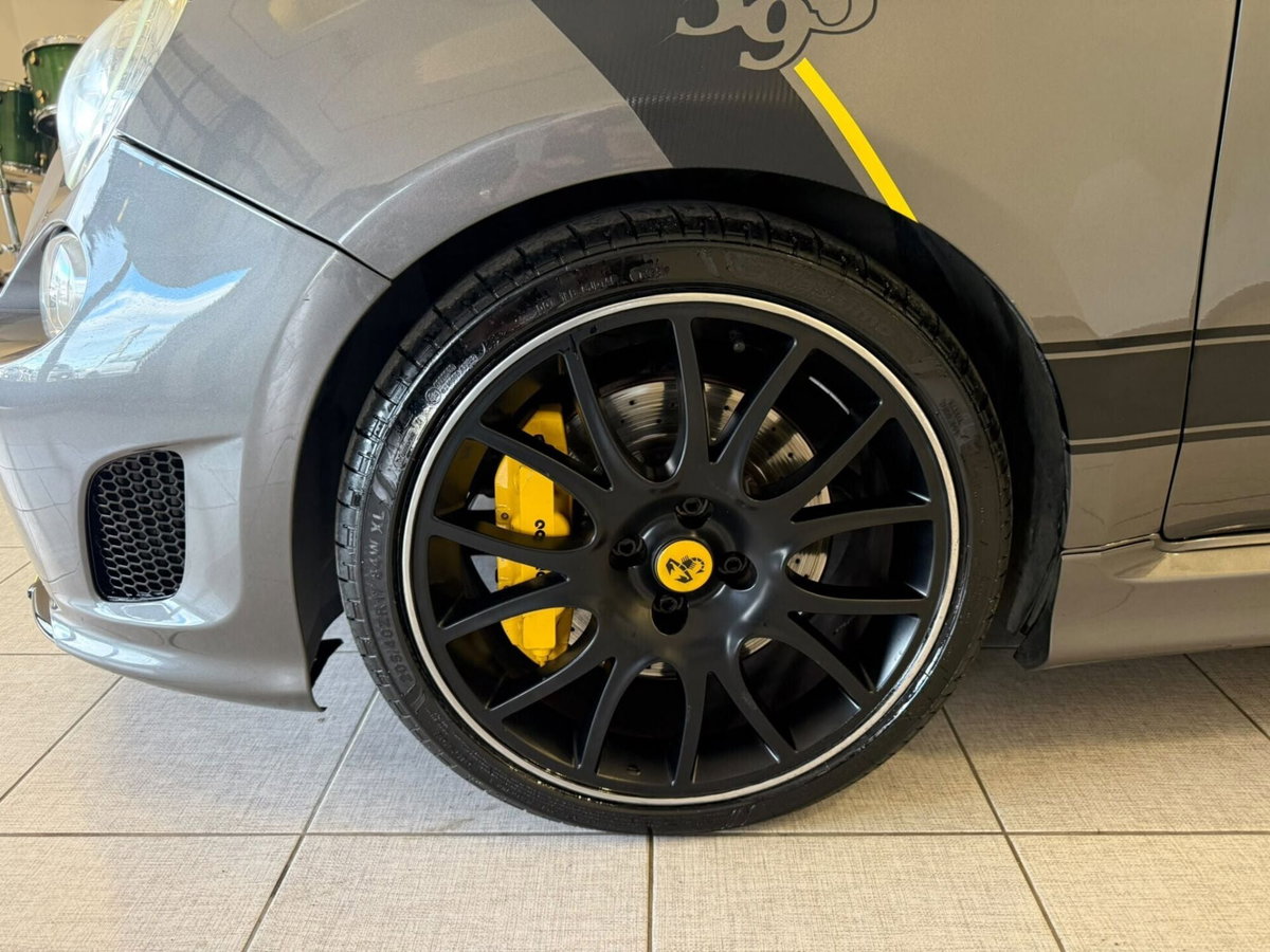 Abarth 595 Cabrio 595 C 1.4 Turbo T-Jet 180 CV Competizione (7)