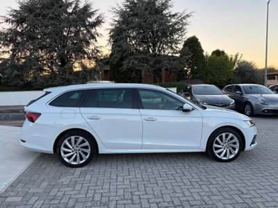 Skoda Octavia Station Wagon 2.0 TDI EVO SCR 150 CV DSG 4x4 Wagon Executive (8)