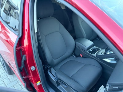 Jaguar E-Pace 2.0D 150 CV AWD (14)