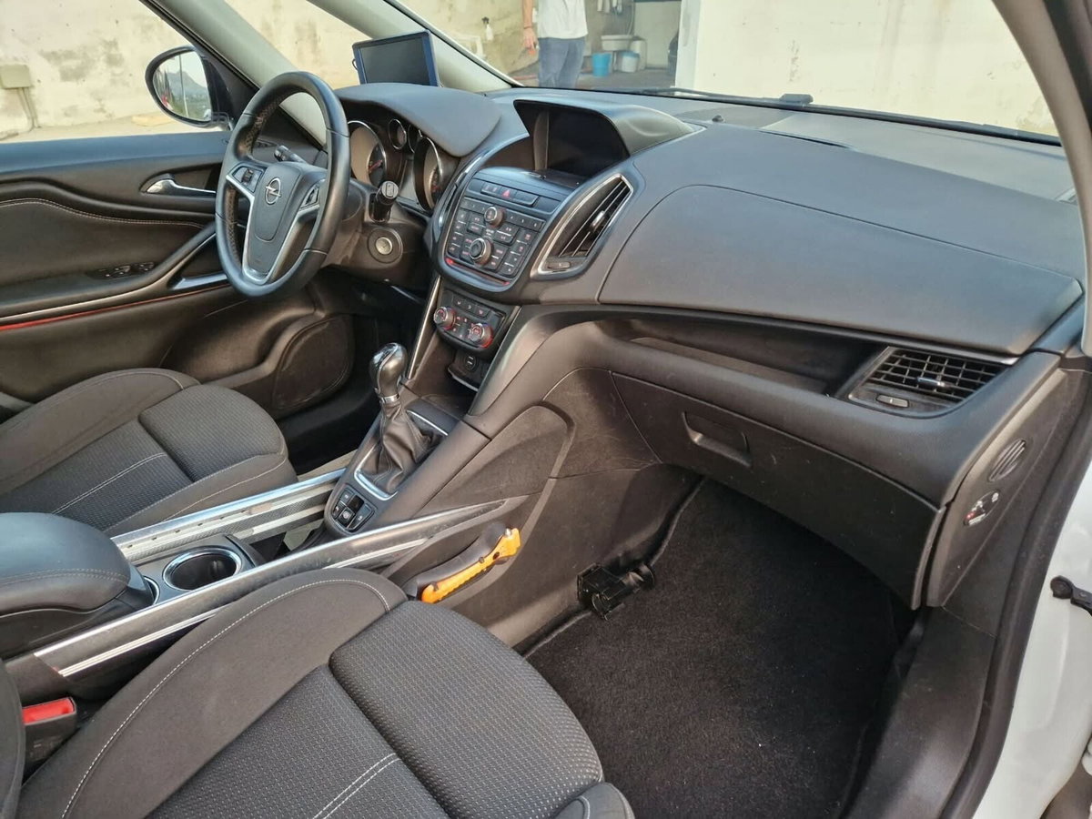 Opel Zafira Tourer 1.6 CDTi 136CV Start&Stop Cosmo (12)