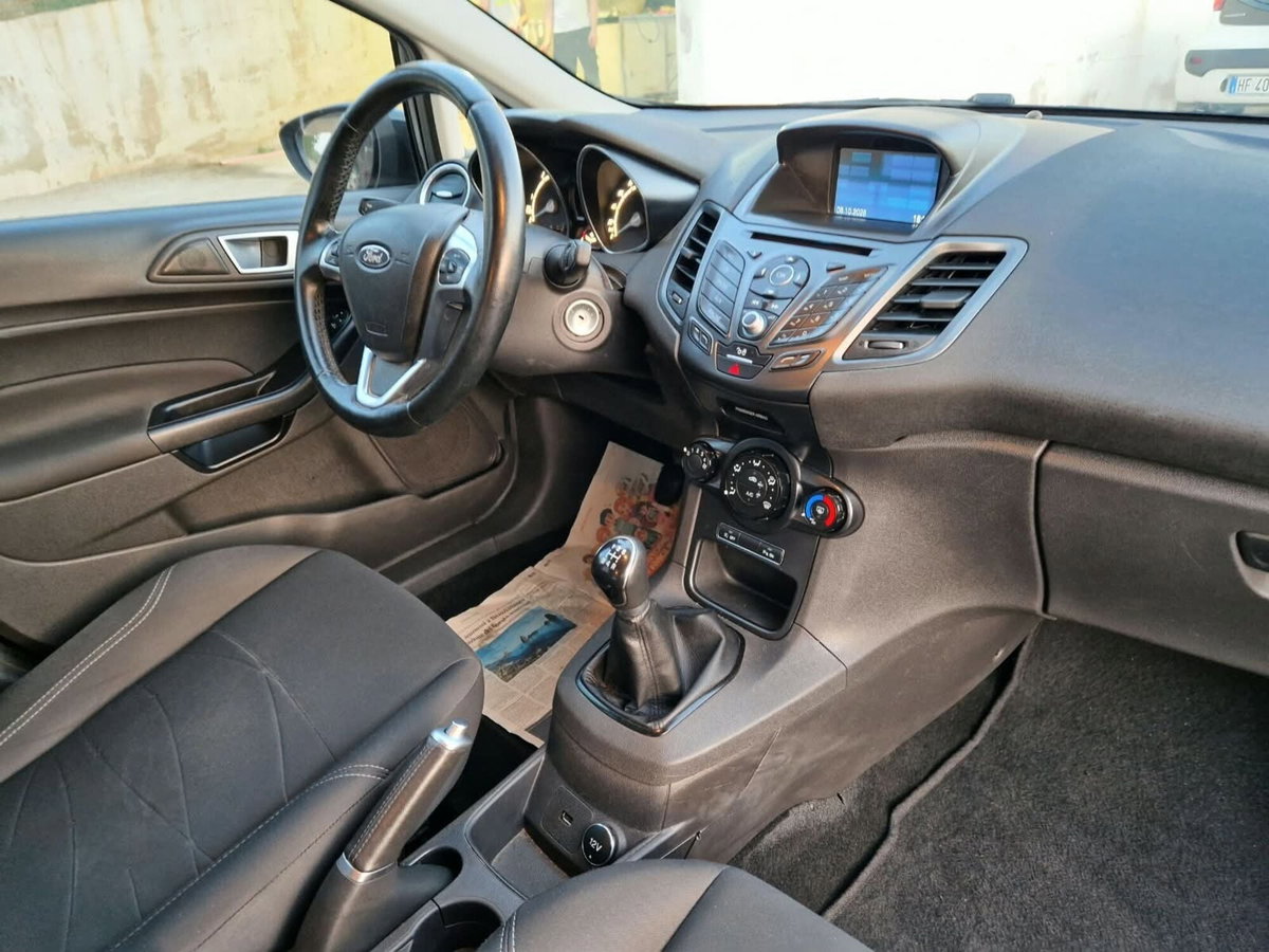 Ford Fiesta 1.5 TDCi 95CV 5 porte Titanium (10)
