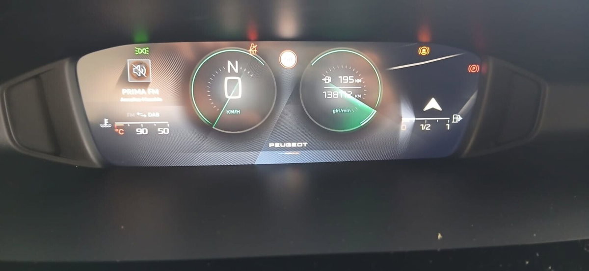 Peugeot 308 BlueHDi 130 S&S EAT8 Allure Pack (10)