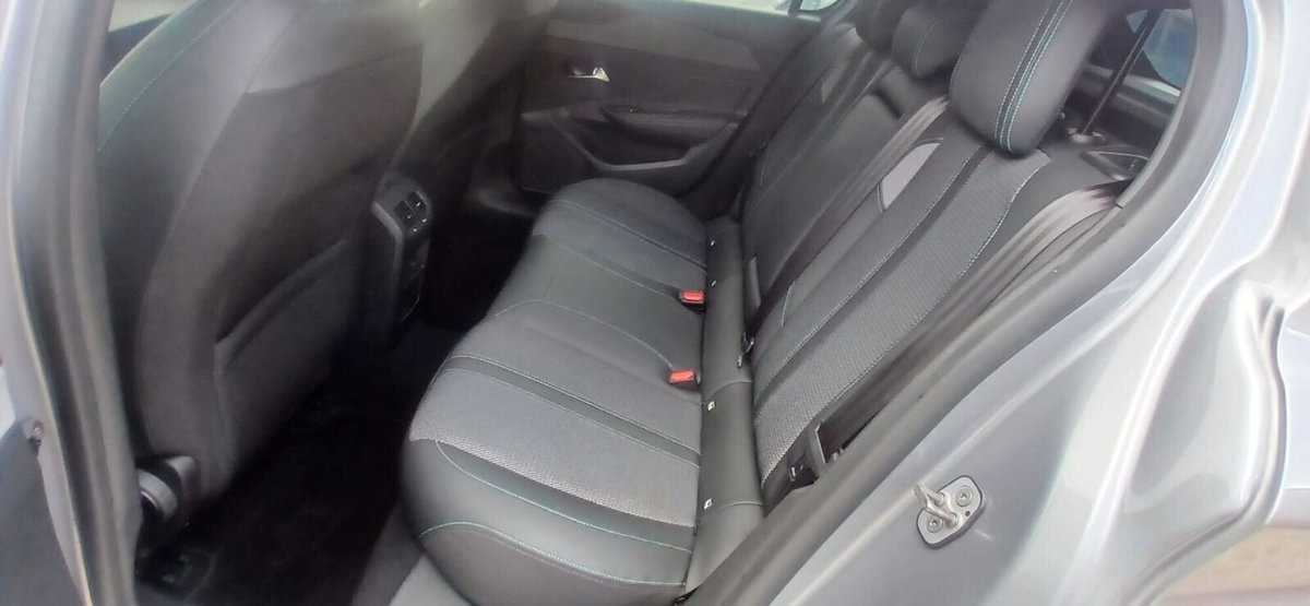 Peugeot 308 BlueHDi 130 S&S EAT8 Allure Pack (17)