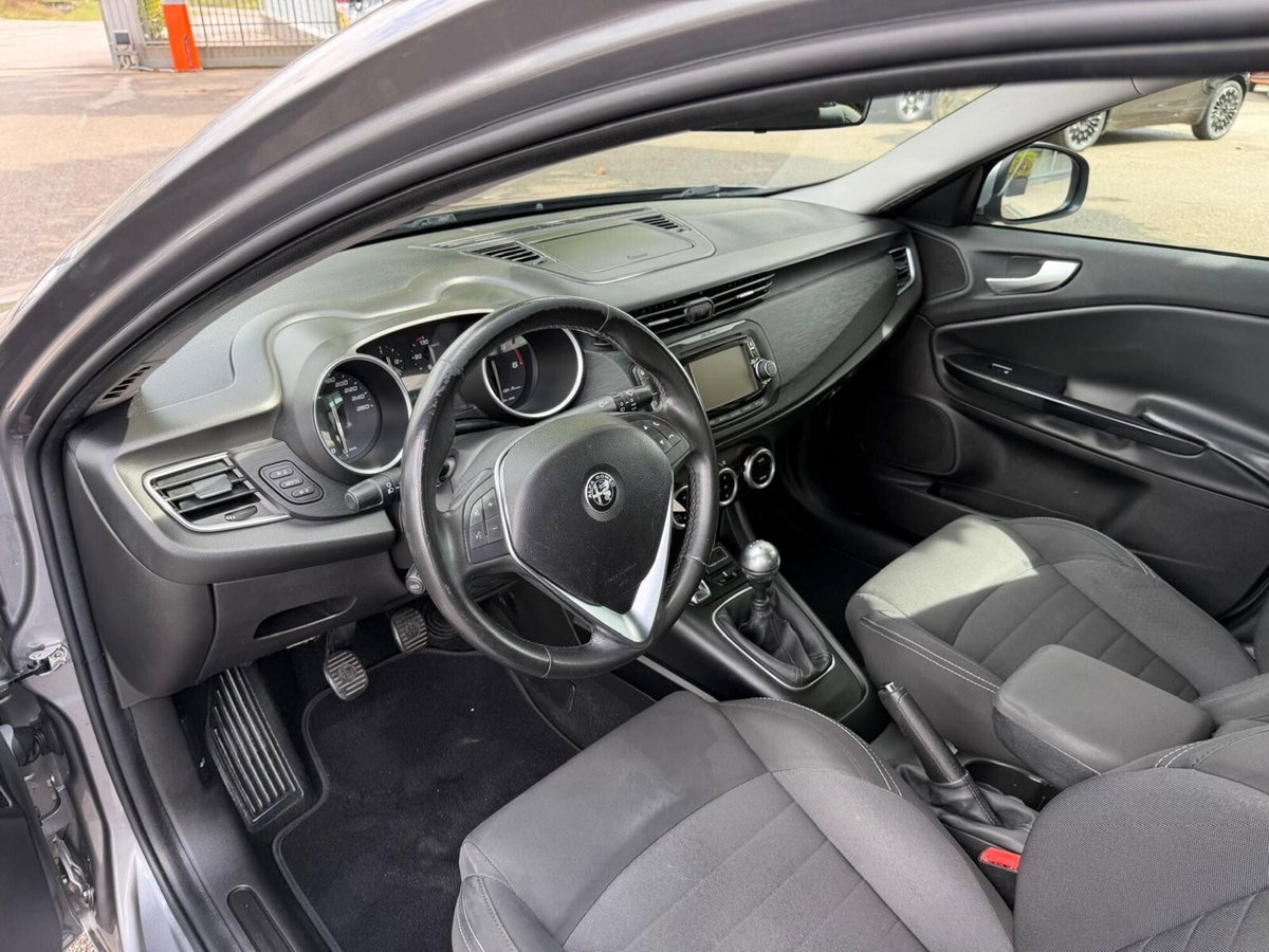 Alfa Romeo Giulietta 2.0 JTDm Distinctive 150cv E5+ (12)