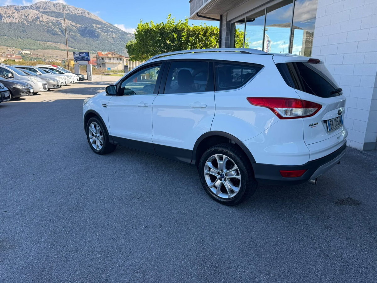 Ford Kuga 2.0 TDCI 140 CV 4WD Titanium (4)