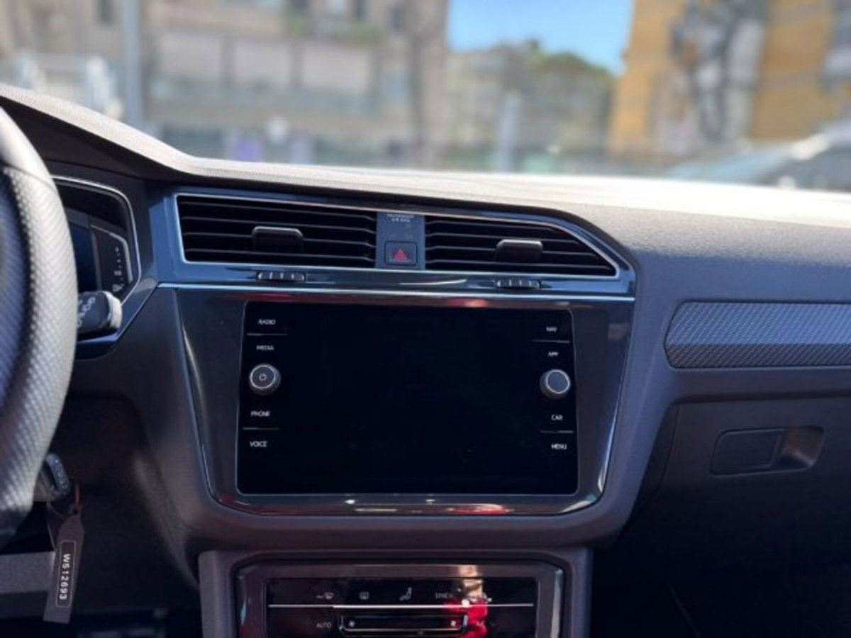 Volkswagen Tiguan 2.0 TDI 150 CV SCR DSG 4MOTION R-Line (12)