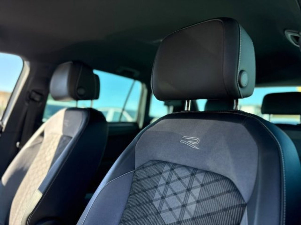 Volkswagen Tiguan 2.0 TDI 150 CV SCR DSG 4MOTION R-Line (14)