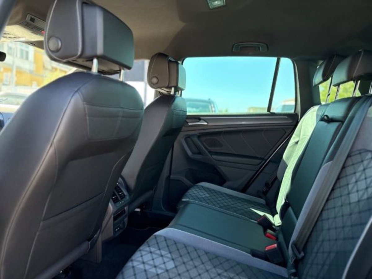 Volkswagen Tiguan 2.0 TDI 150 CV SCR DSG 4MOTION R-Line (15)