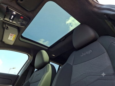 Jeep Avenger 1.2 turbo e-hybrid mhev Summit fwd 110cv edct6 (11)