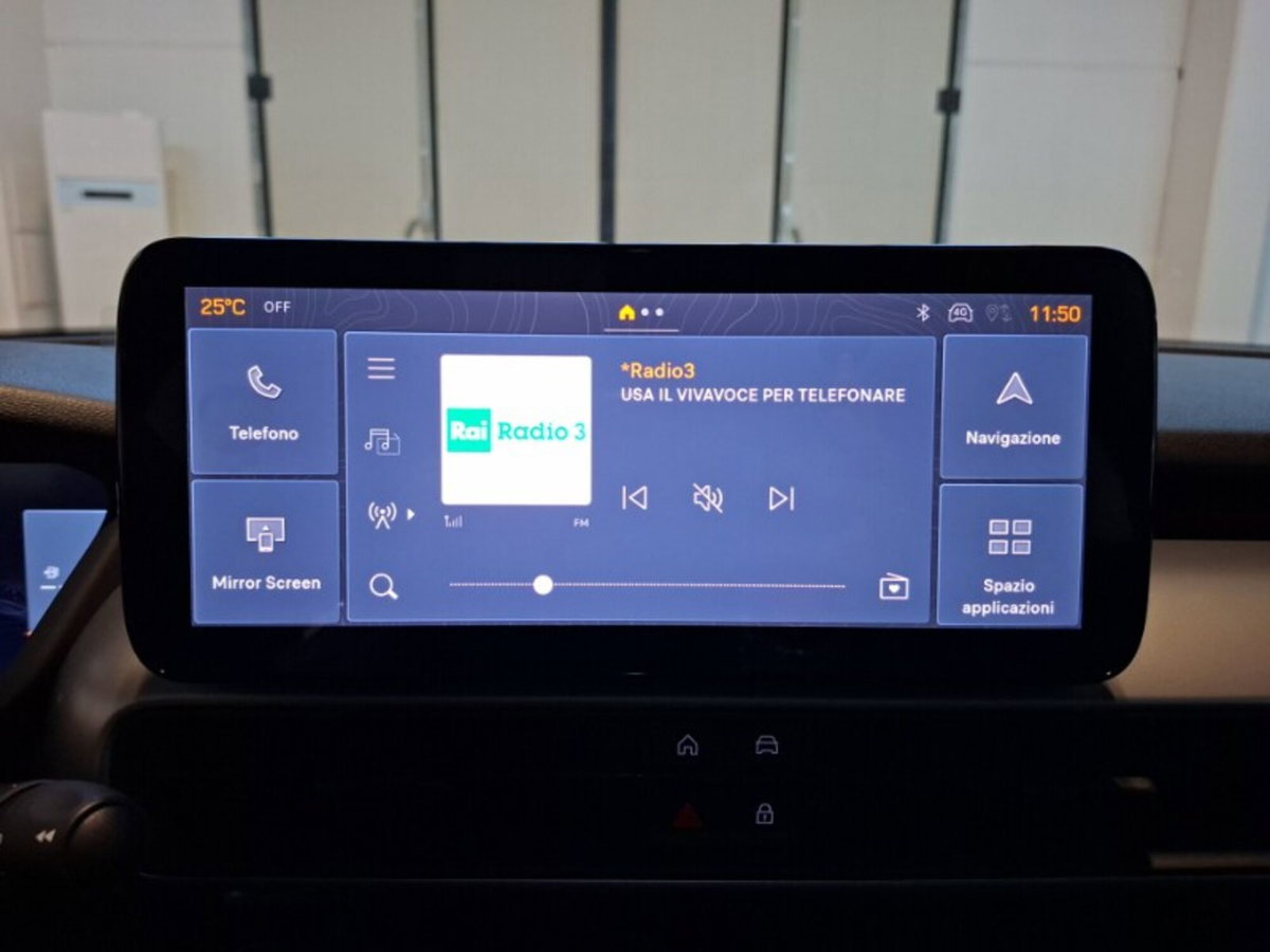 Jeep Avenger 1.2 turbo e-hybrid mhev Summit fwd 110cv edct6 (16)